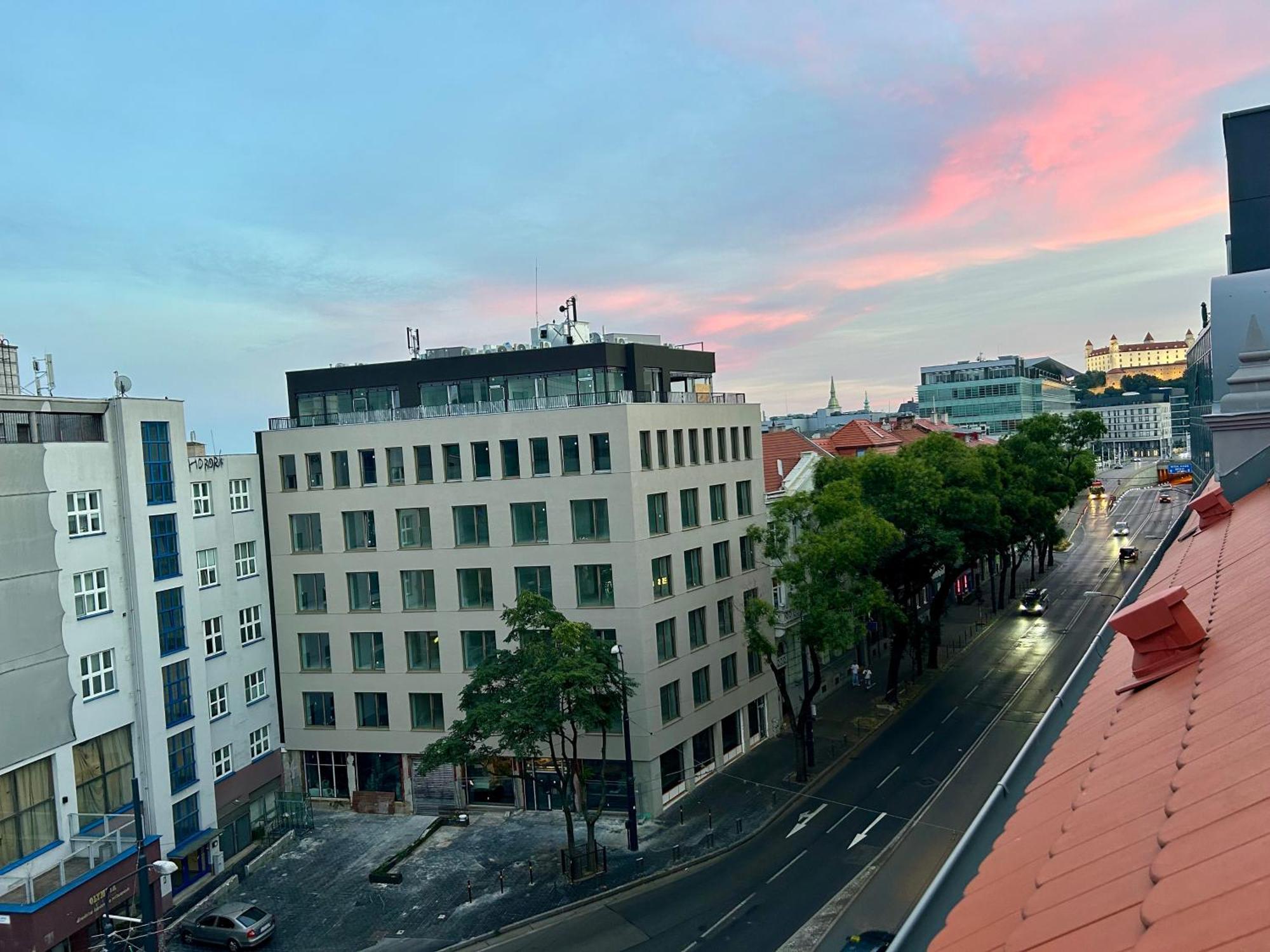 Meridian Bratislava - Stylish Brand New Apartment In The City Center Екстер'єр фото