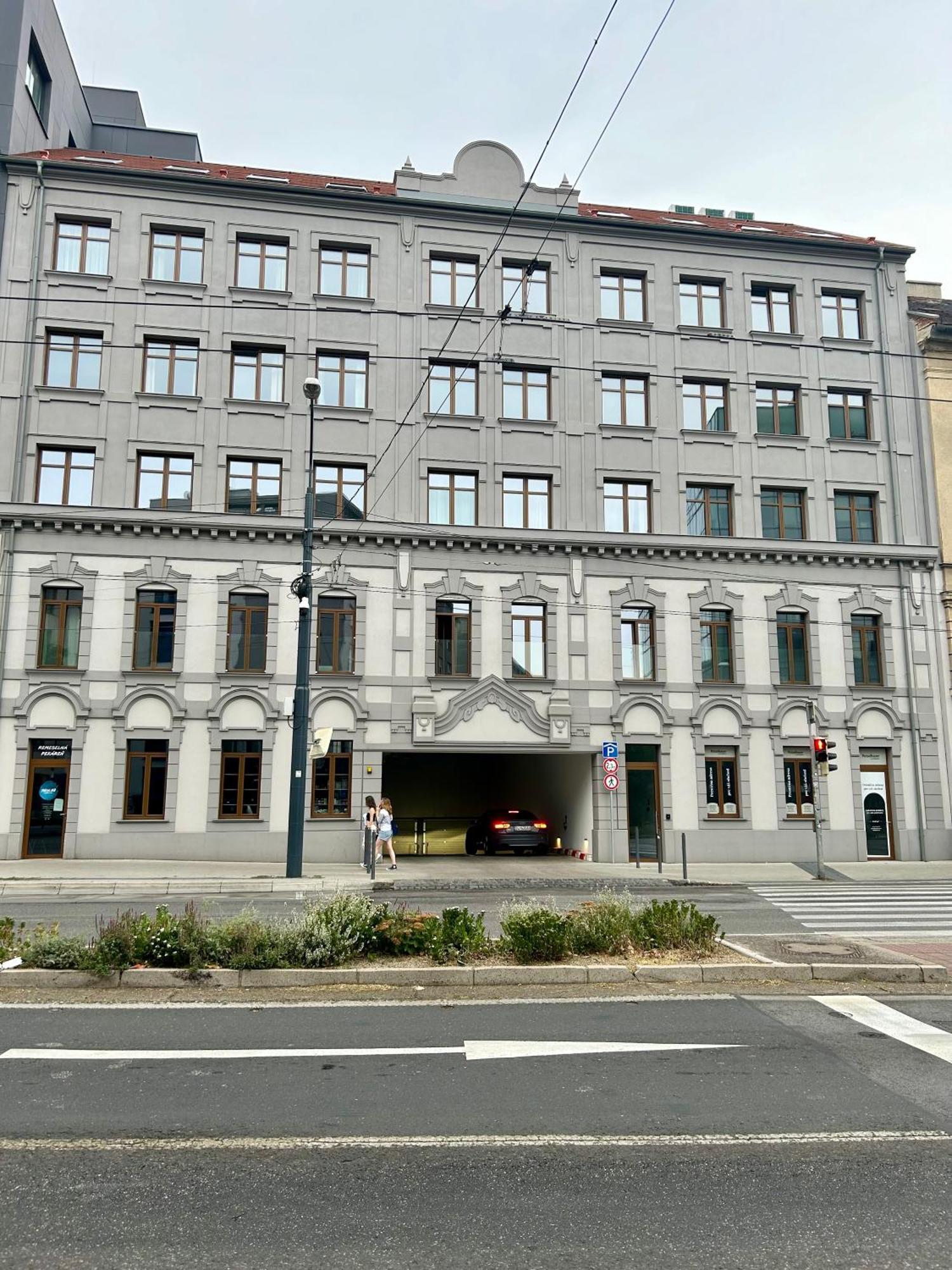 Meridian Bratislava - Stylish Brand New Apartment In The City Center Екстер'єр фото